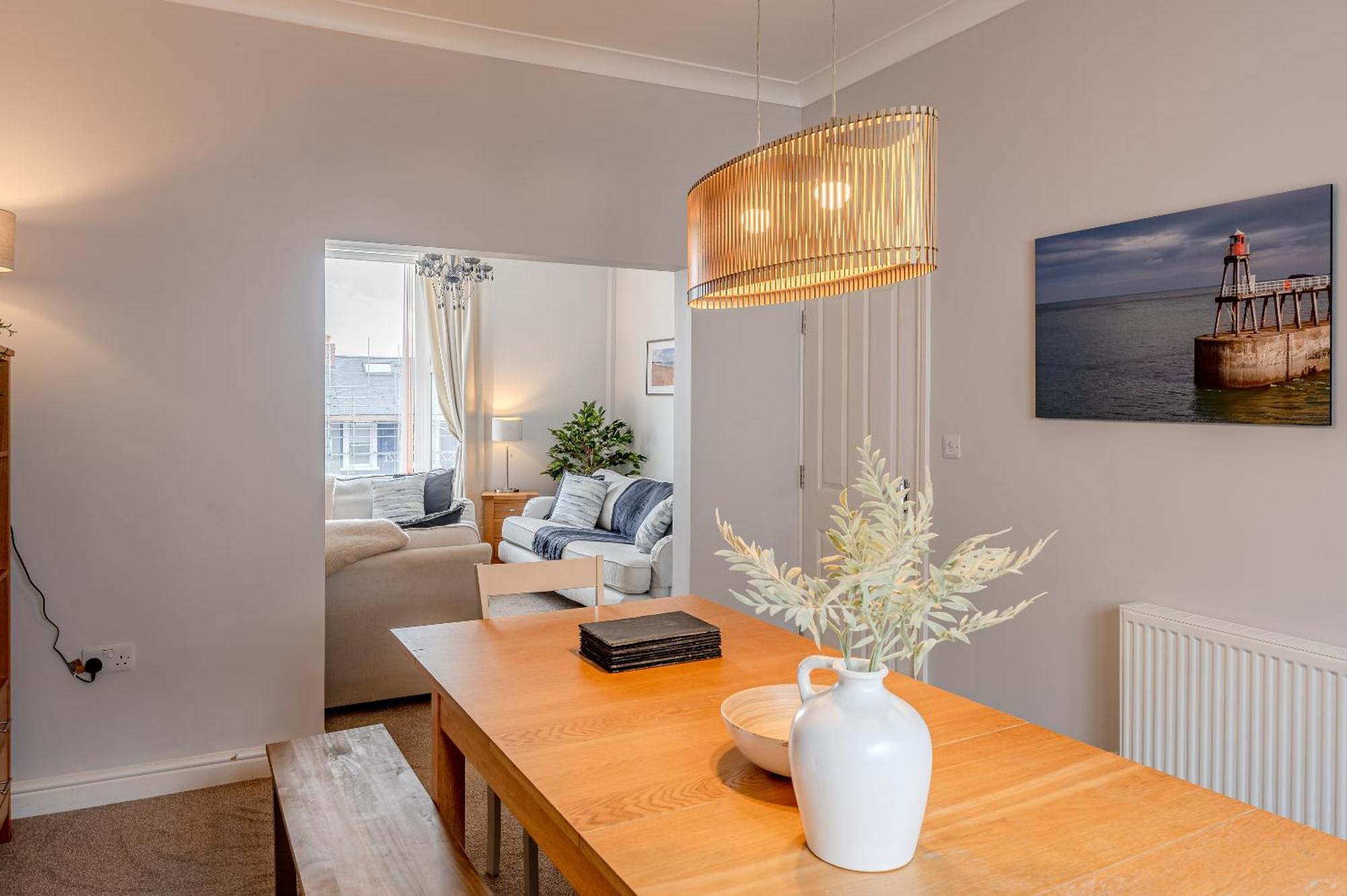 Rosemill - Large Pet Friendly With Off Road Parking Whitby