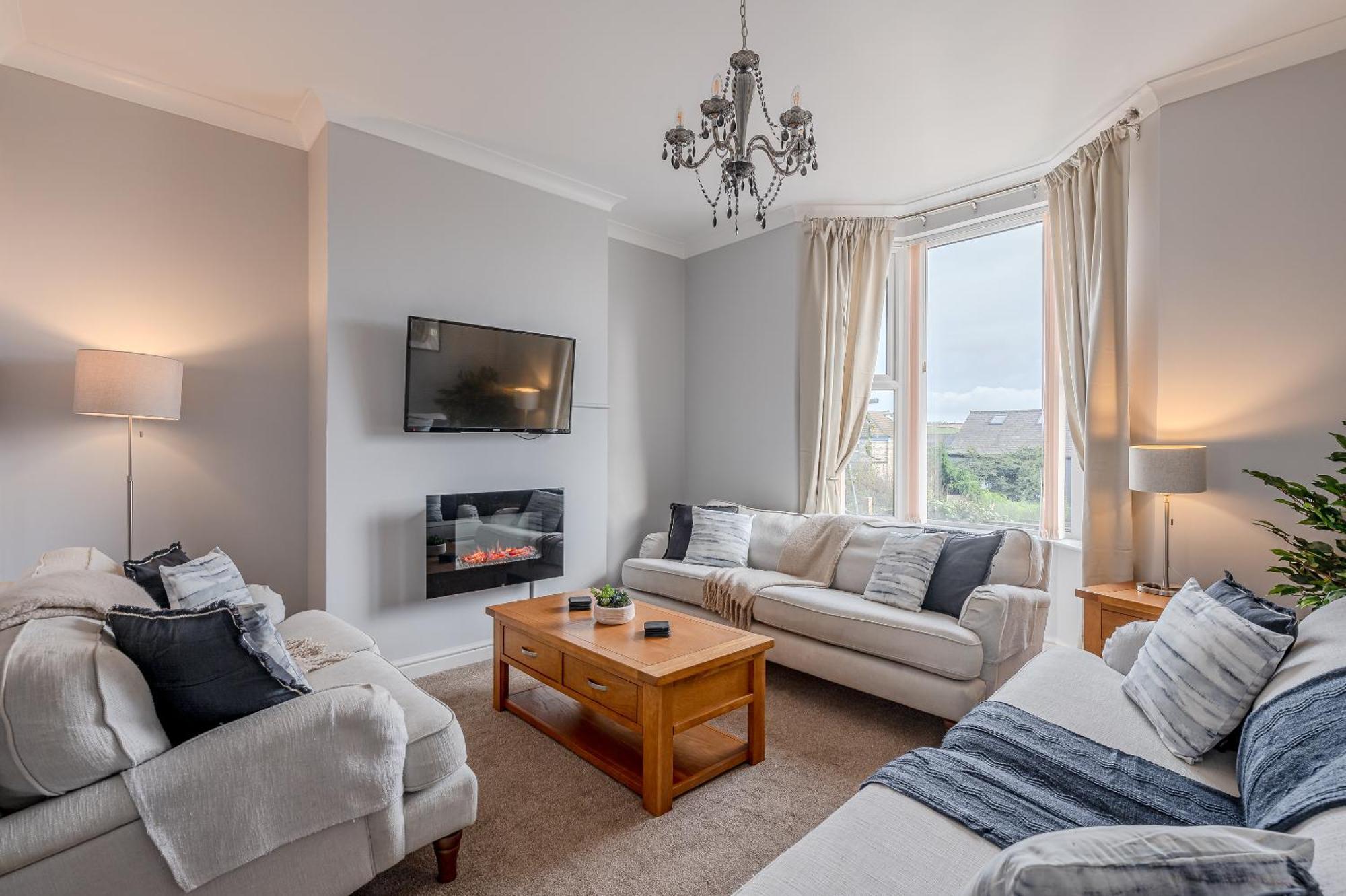 Rosemill - Large Pet Friendly With Off Road Parking