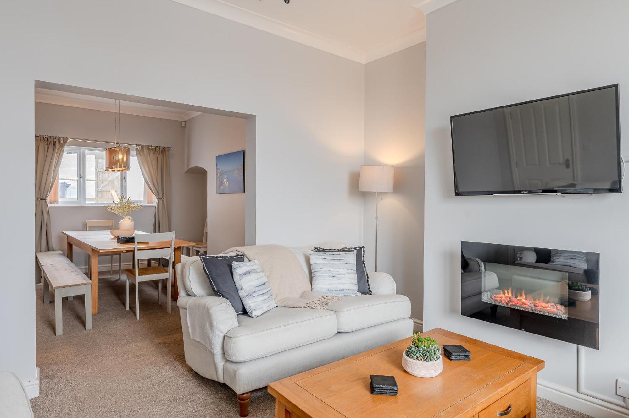 Rosemill - Large Pet Friendly With Off Road Parking Holiday home