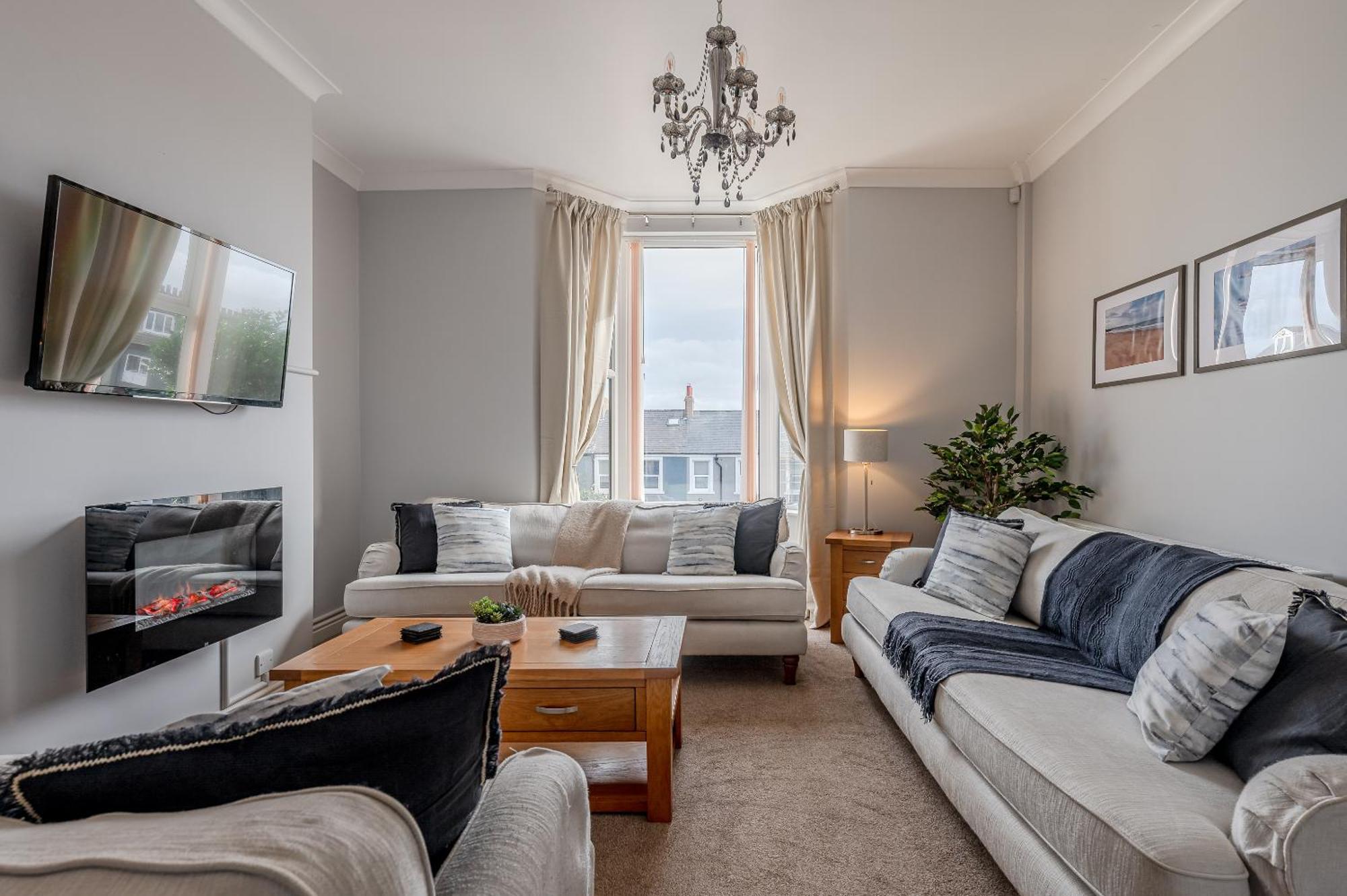 Rosemill - Large Pet Friendly With Off Road Parking