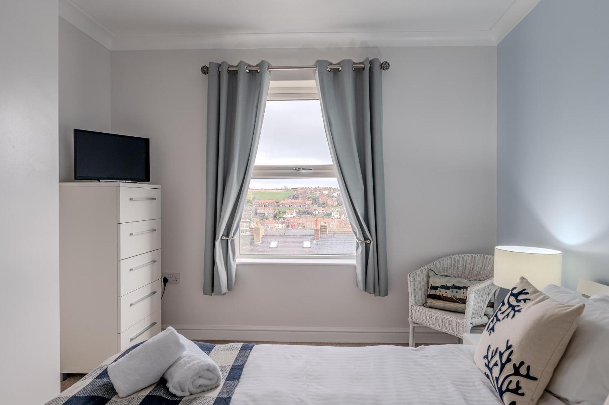 Rosemill - Large Pet Friendly With Off Road Parking Whitby